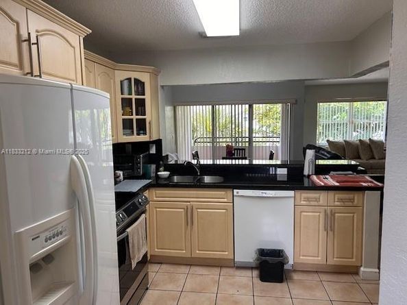 11201 NW 7th St 204, Sweetwater FL 33172