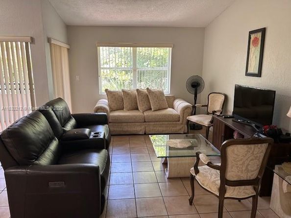 11201 NW 7th St 204, Sweetwater FL 33172