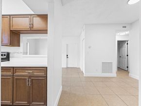 720 Cypress Ln F9, Deerfield Beach FL 33064