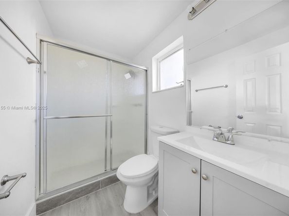 2520 NW 2nd Dr, Pompano Beach FL 33064