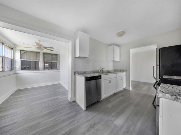 2520 NW 2nd Dr, Pompano Beach FL 33064