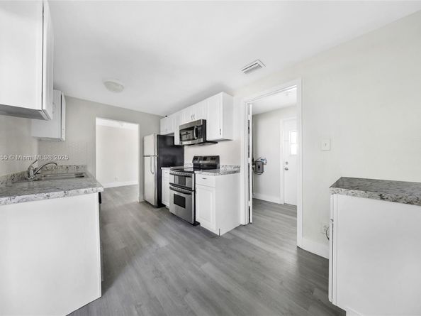 2520 NW 2nd Dr, Pompano Beach FL 33064
