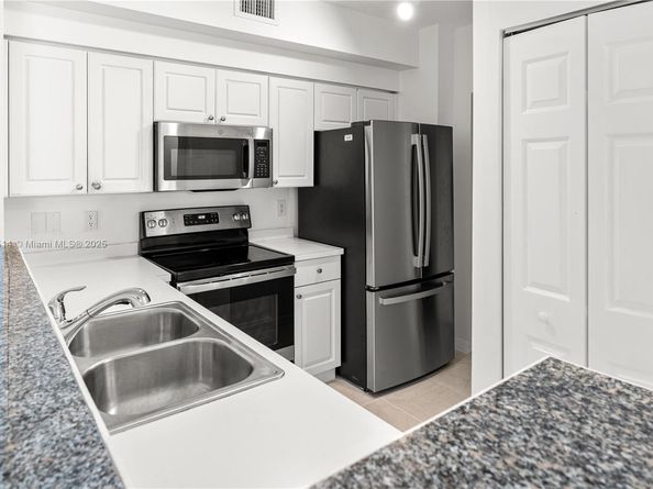 6851 SW 44th St 210, Miami FL 33155