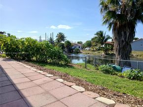 7467 NW 169th Ln, Hialeah FL 33015
