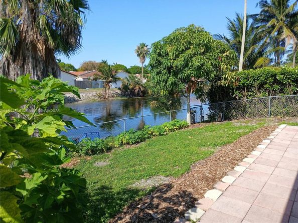 7467 NW 169th Ln, Hialeah FL 33015