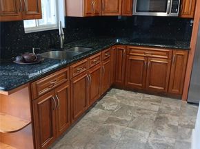 7467 NW 169th Ln, Hialeah FL 33015
