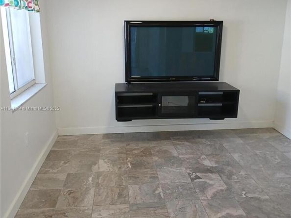 7467 NW 169th Ln, Hialeah FL 33015