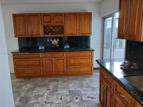 7467 NW 169th Ln, Hialeah FL 33015
