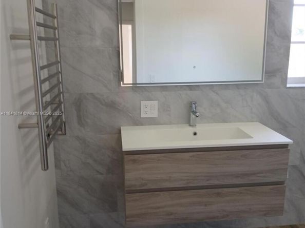 7467 NW 169th Ln, Hialeah FL 33015