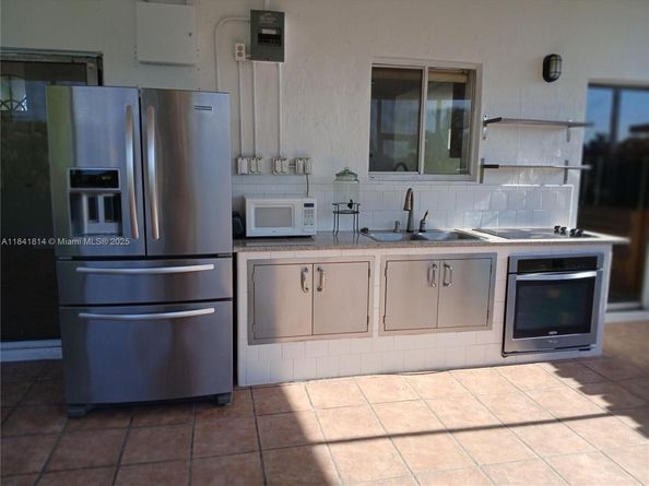 7467 NW 169th Ln, Hialeah FL 33015