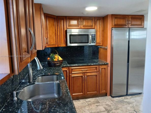 7467 NW 169th Ln, Hialeah FL 33015
