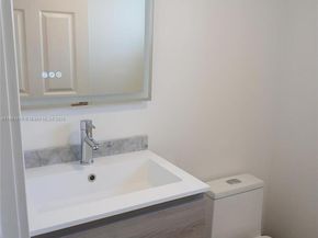 7467 NW 169th Ln, Hialeah FL 33015
