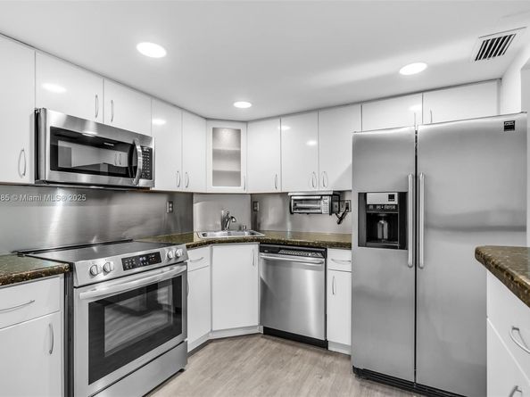2333 Brickell Ave PH208, Miami FL 33129