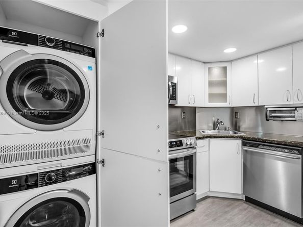2333 Brickell Ave PH208, Miami FL 33129