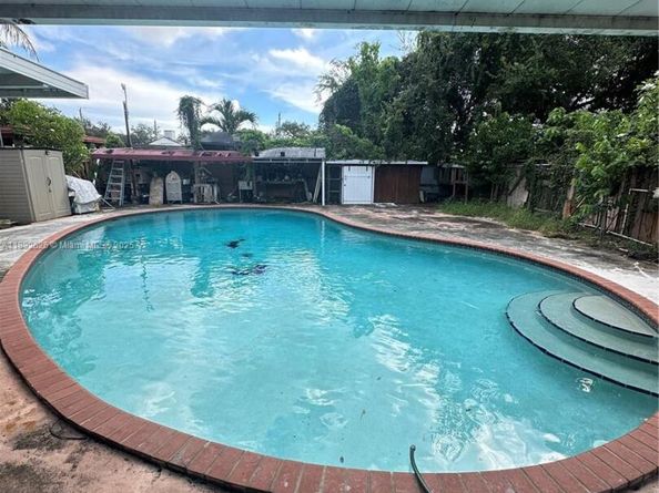 1531 NW 26th Ave, Miami FL 33125