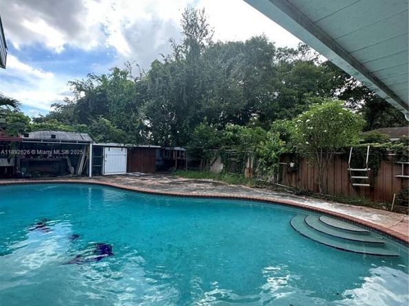 1531 NW 26th Ave, Miami FL 33125