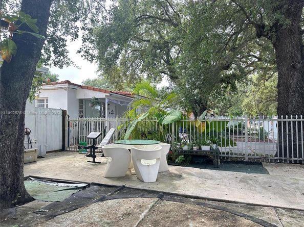 1531 NW 26th Ave, Miami FL 33125
