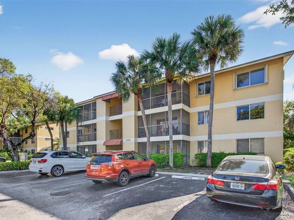 3001 N Oakland Forest Dr 302, Oakland Park FL 33309