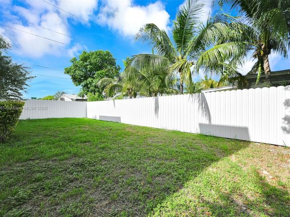 18750 SW 117th Ave, Miami FL 33177