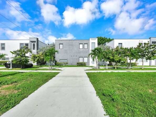 18750 SW 117th Ave, Miami FL 33177