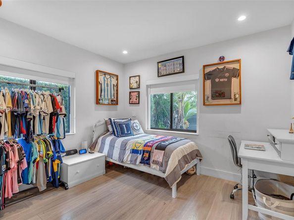 6235 Alton Rd, Miami Beach FL 33140