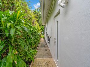 6235 Alton Rd, Miami Beach FL 33140
