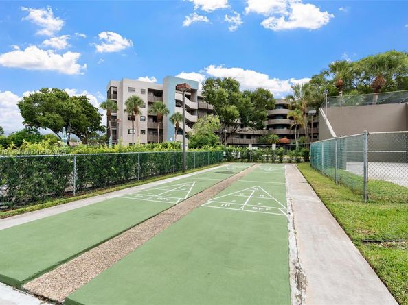 1101 Colony Point Cir 307, Pembroke Pines FL 33026