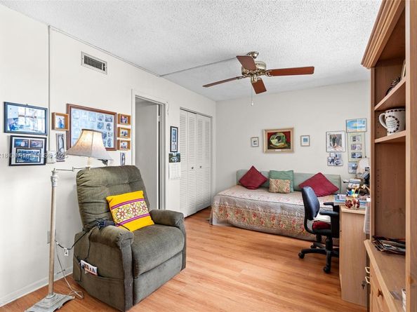 1101 Colony Point Cir 307, Pembroke Pines FL 33026