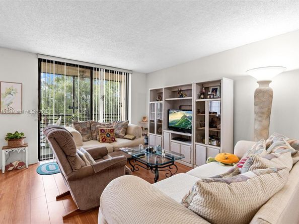 1101 Colony Point Cir 307, Pembroke Pines FL 33026