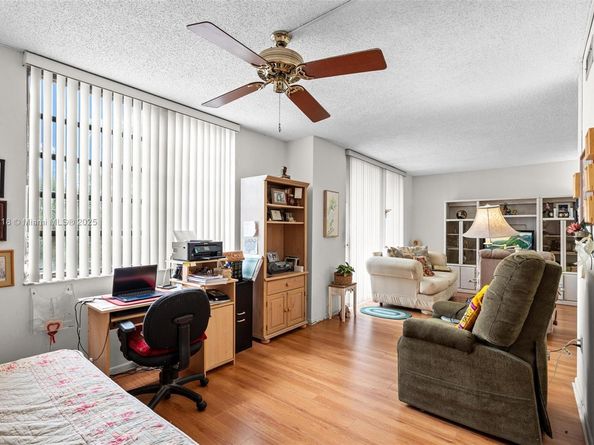 1101 Colony Point Cir 307, Pembroke Pines FL 33026