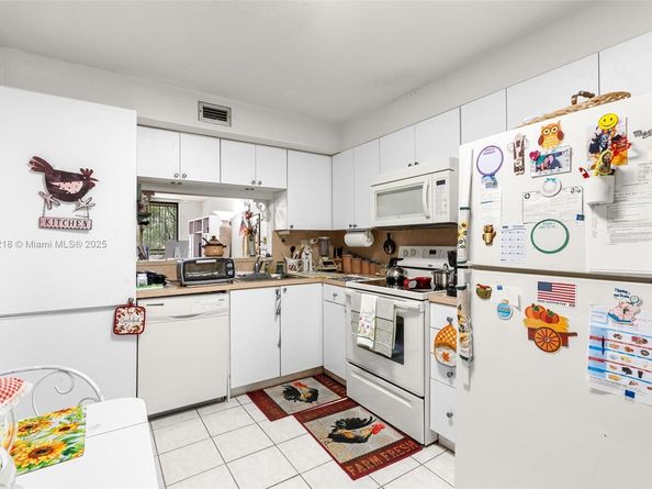 1101 Colony Point Cir 307, Pembroke Pines FL 33026