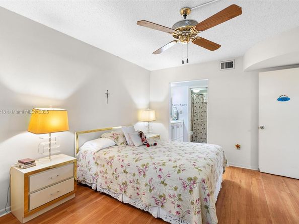 1101 Colony Point Cir 307, Pembroke Pines FL 33026