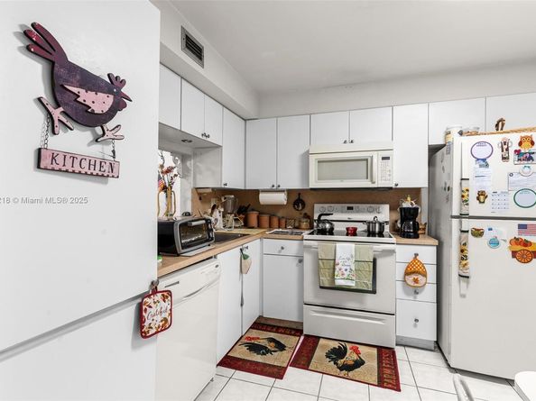 1101 Colony Point Cir 307, Pembroke Pines FL 33026