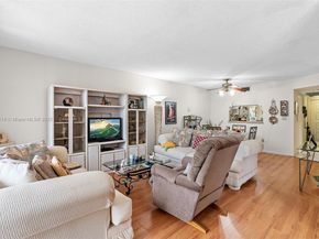 1101 Colony Point Cir 307, Pembroke Pines FL 33026