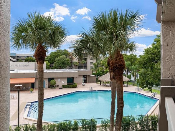 1101 Colony Point Cir 307, Pembroke Pines FL 33026