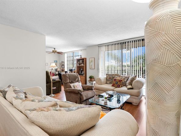 1101 Colony Point Cir 307, Pembroke Pines FL 33026