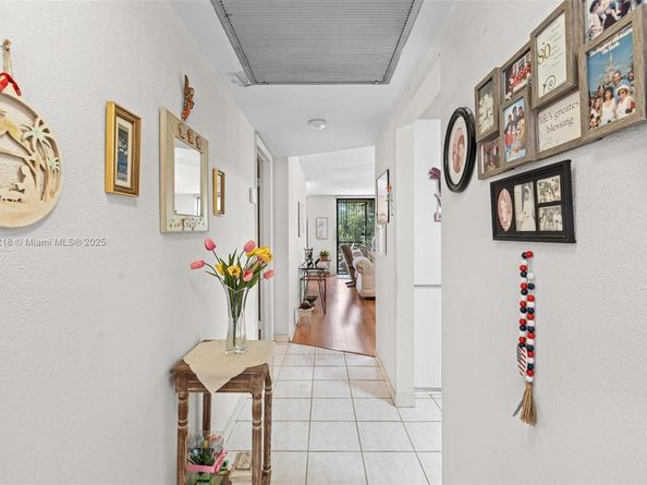 1101 Colony Point Cir 307, Pembroke Pines FL 33026