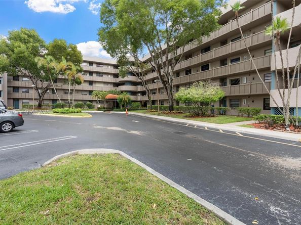 1101 Colony Point Cir 307, Pembroke Pines FL 33026