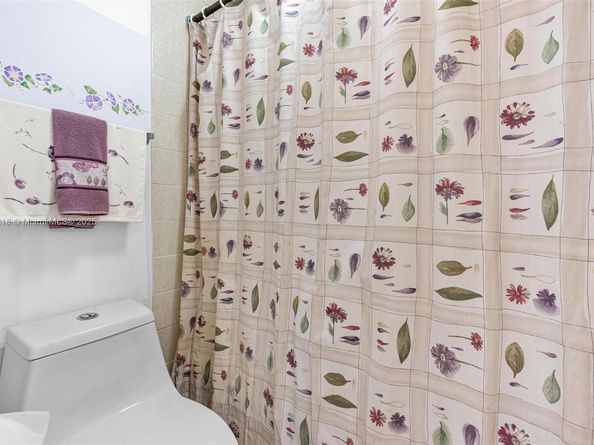 1101 Colony Point Cir 307, Pembroke Pines FL 33026