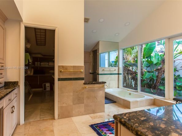 1750 Bay Dr, Miami Beach FL 33141