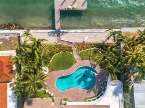 1750 Bay Dr, Miami Beach FL 33141