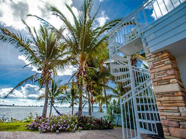1750 Bay Dr, Miami Beach FL 33141