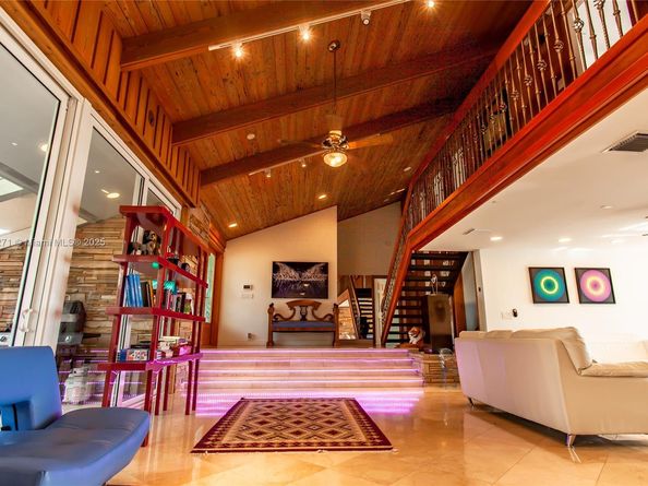 1750 Bay Dr, Miami Beach FL 33141