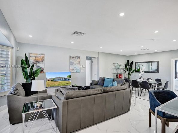 477 SE 17th Ter, Deerfield Beach FL 33441