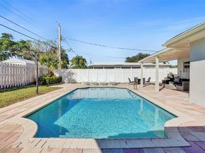 477 SE 17th Ter, Deerfield Beach FL 33441