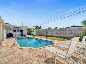 477 SE 17th Ter, Deerfield Beach FL 33441