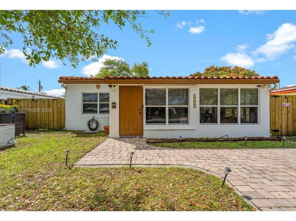 1482 NE 175th St, North Miami Beach FL 33162