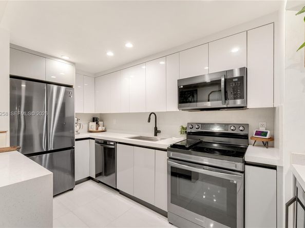 3214 W Trade Ave III5, Miami FL 33133