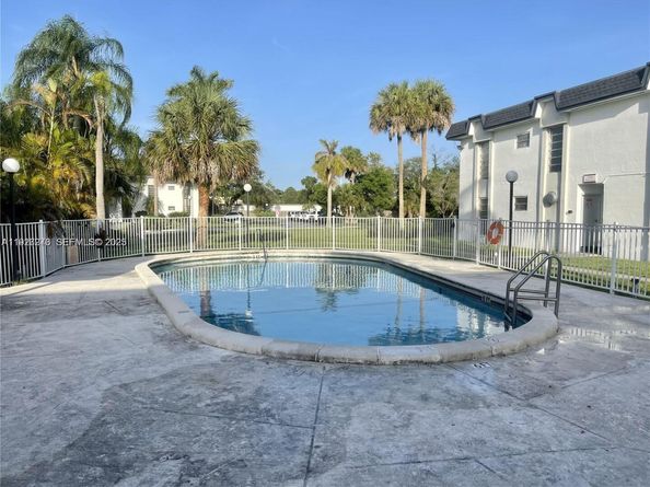 7250 SW 94th Pl B6, Miami FL 33173