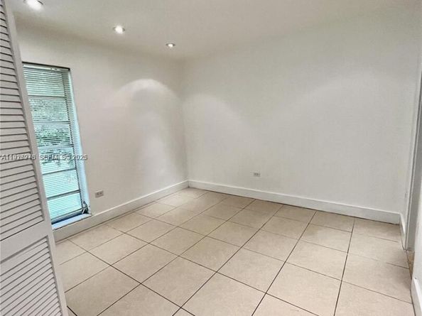 7250 SW 94th Pl B6, Miami FL 33173